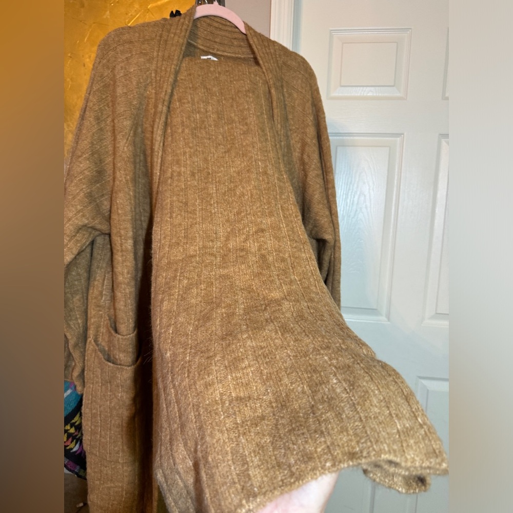 Sweater set Long sweater double pocket belted option with matching pants Sz L